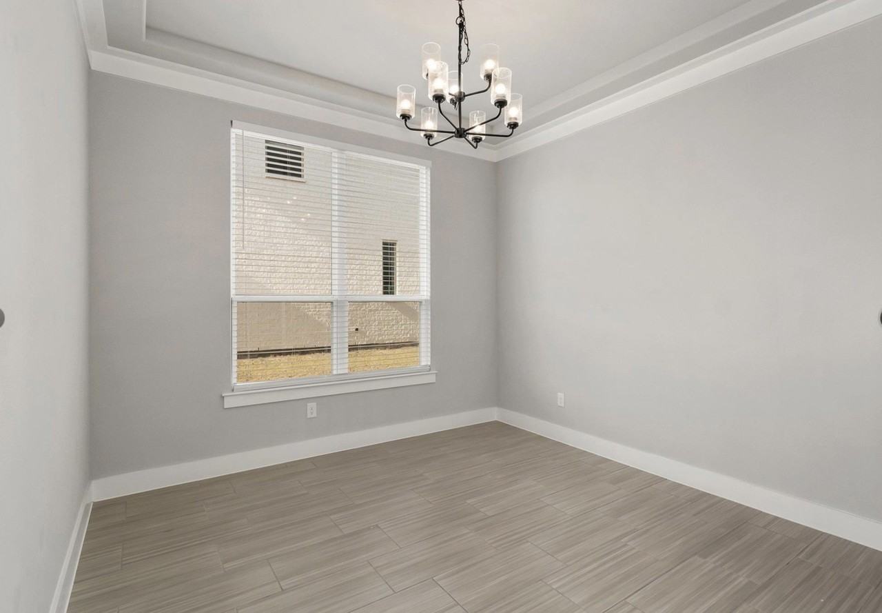 584 Meandering Ln - Photo 5 of 36