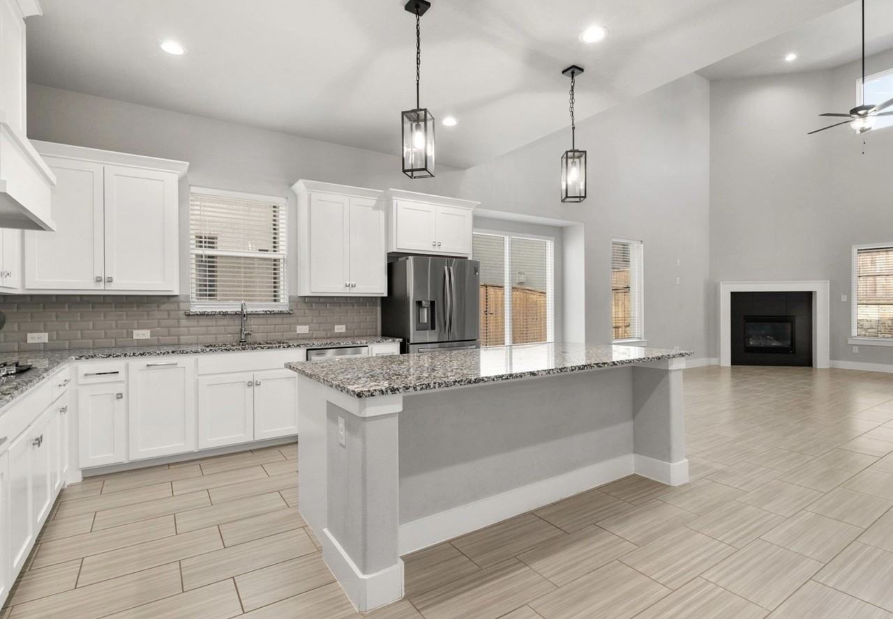 584 Meandering Ln - Photo 6 of 36