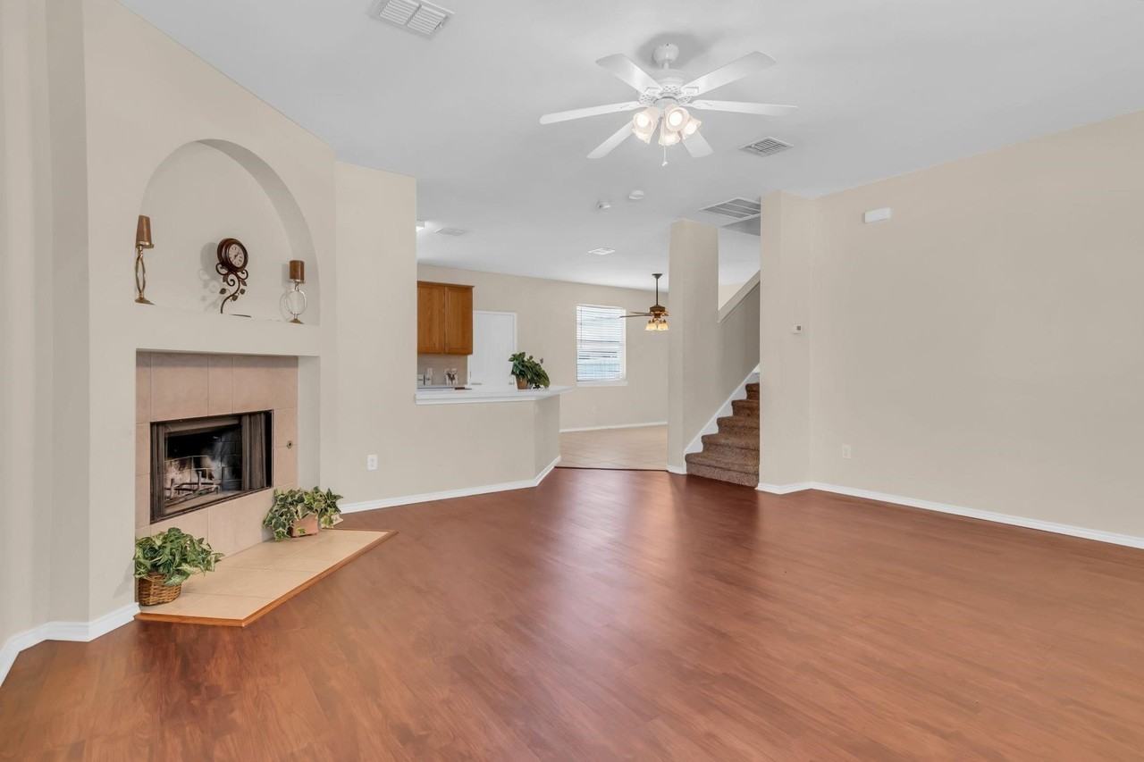 10217 Pear St - Photo 4 of 30
