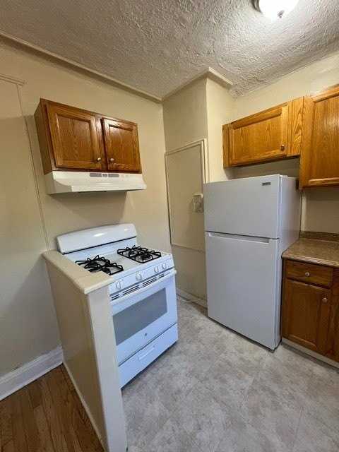 9 Greenridge Ave #C8 - Photo 5 of 7