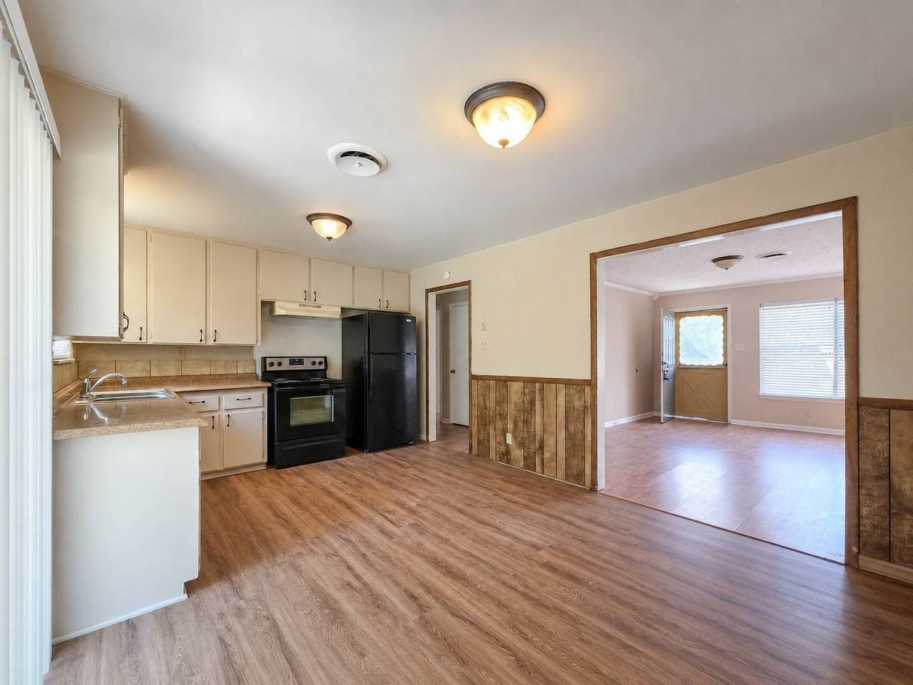 1204 Connell Dr - Photo 5 of 11