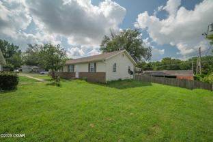 826 S Patterson Ave - Photo 1 of 1