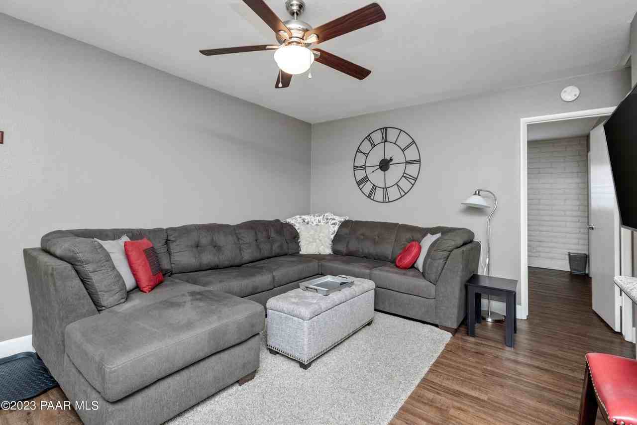 146 S Rush St #B - Photo 4 of 17