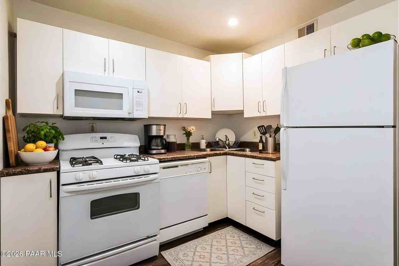 770 N Dodge Blvd - Photo 7 of 13