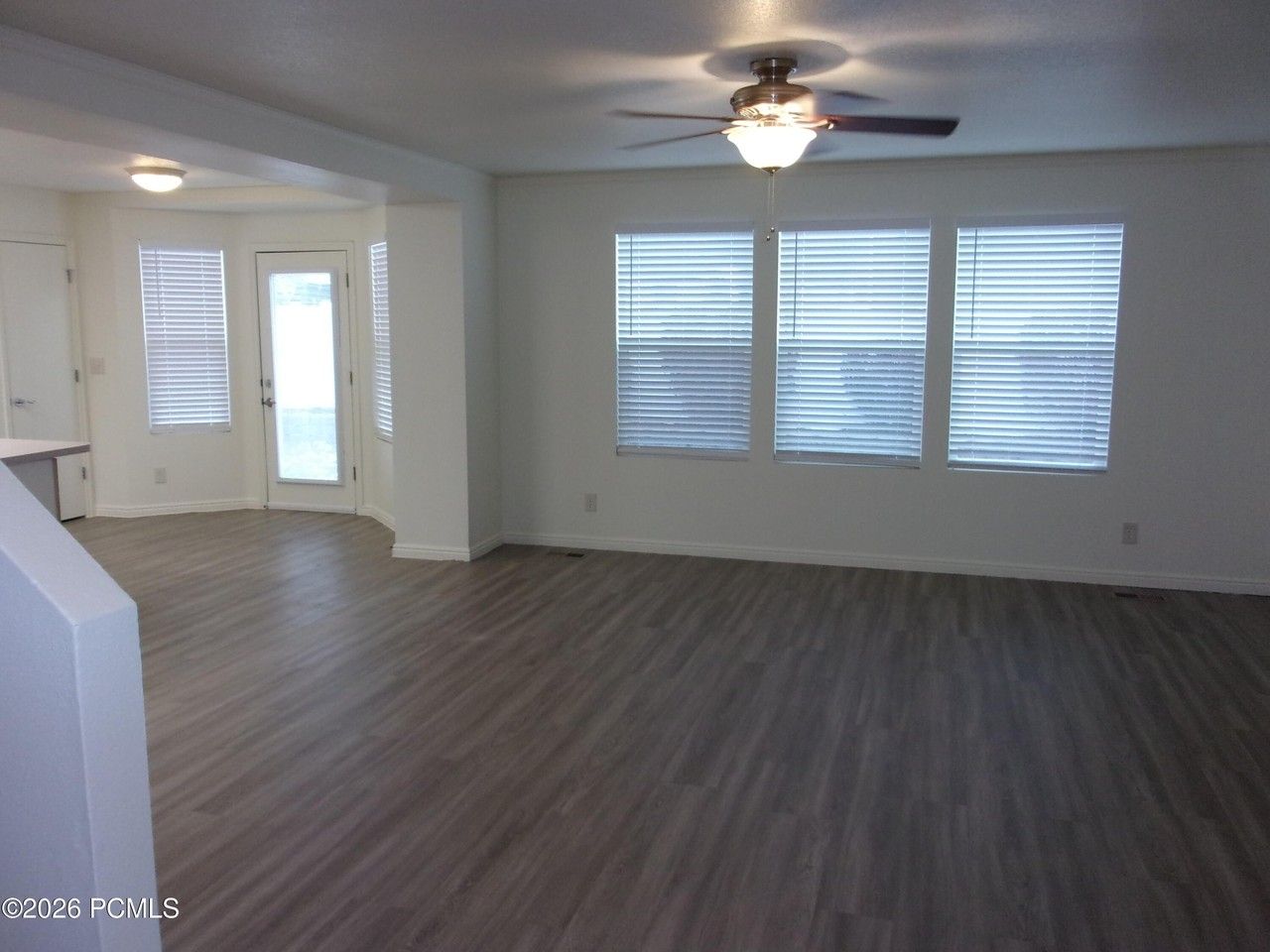 88 E Rainbow Way - Photo 6 of 42