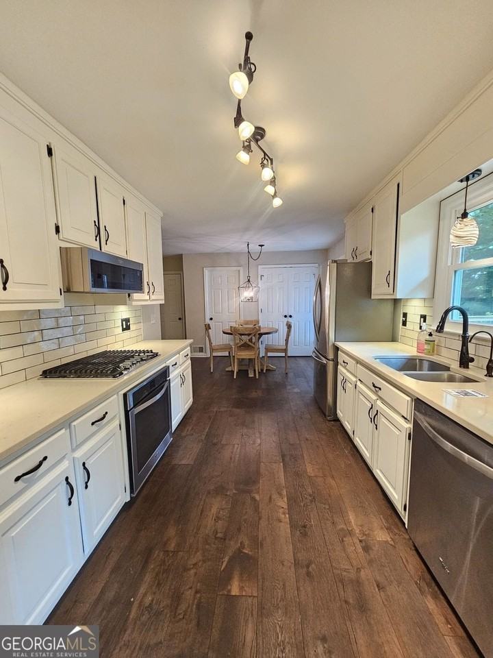 290 Oakmere Dr - Photo 6 of 26