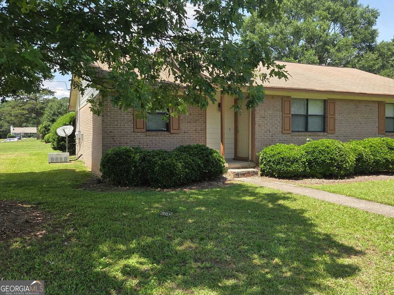 8437 Pineland Dr - Photo 2 of 17