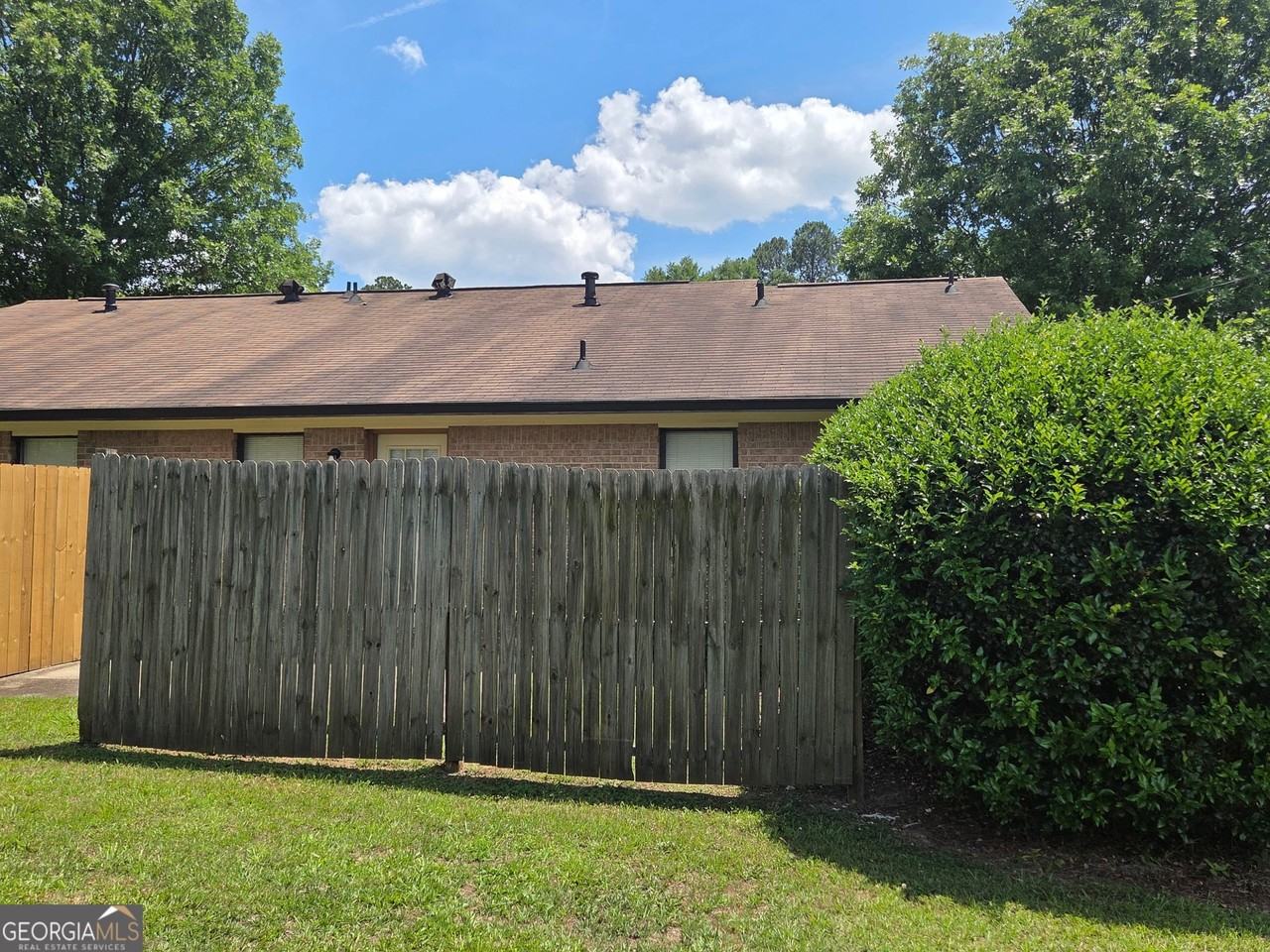 8437 Pineland Dr - Photo 4 of 17