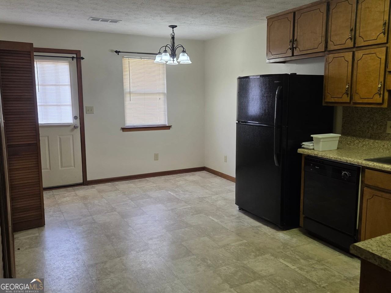 8437 Pineland Dr - Photo 6 of 17