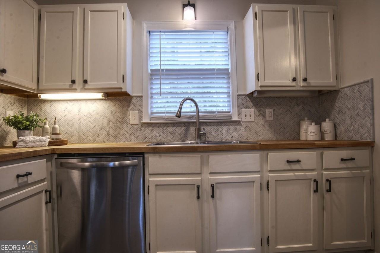 587 Wedgewood Dr - Photo 5 of 9