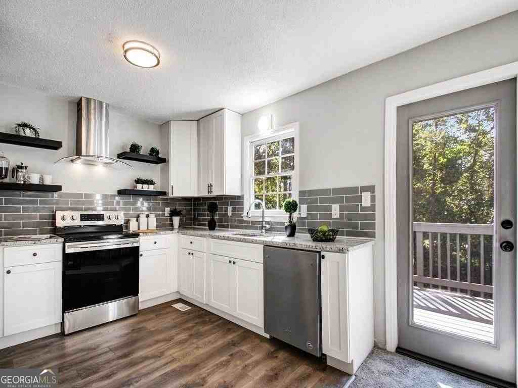 5046 Nebo Rd - Photo 3 of 19