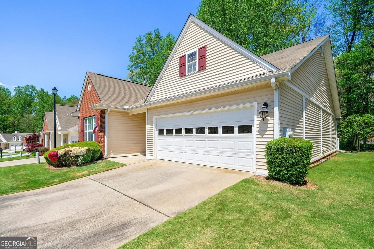 1221 Pinehurst Dr - Photo 2 of 27