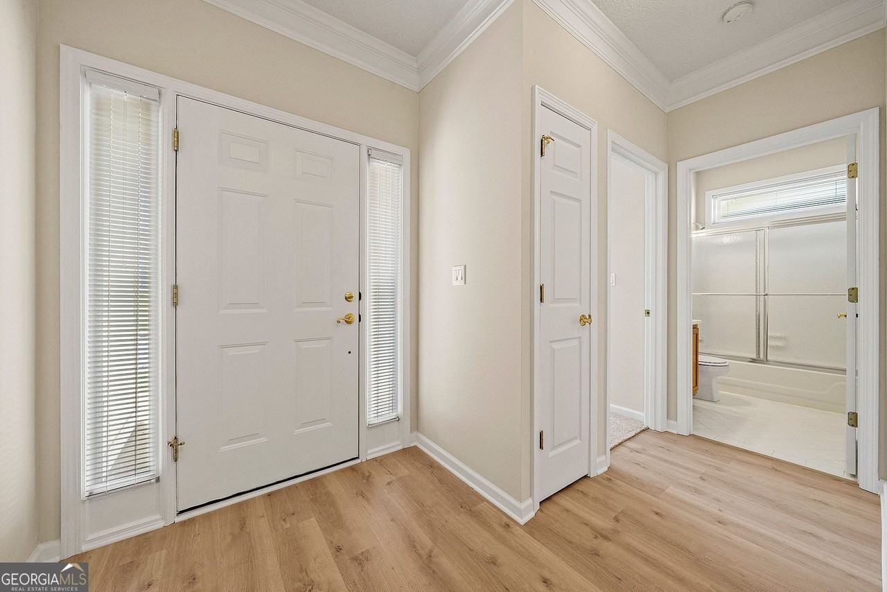 1221 Pinehurst Dr - Photo 4 of 27