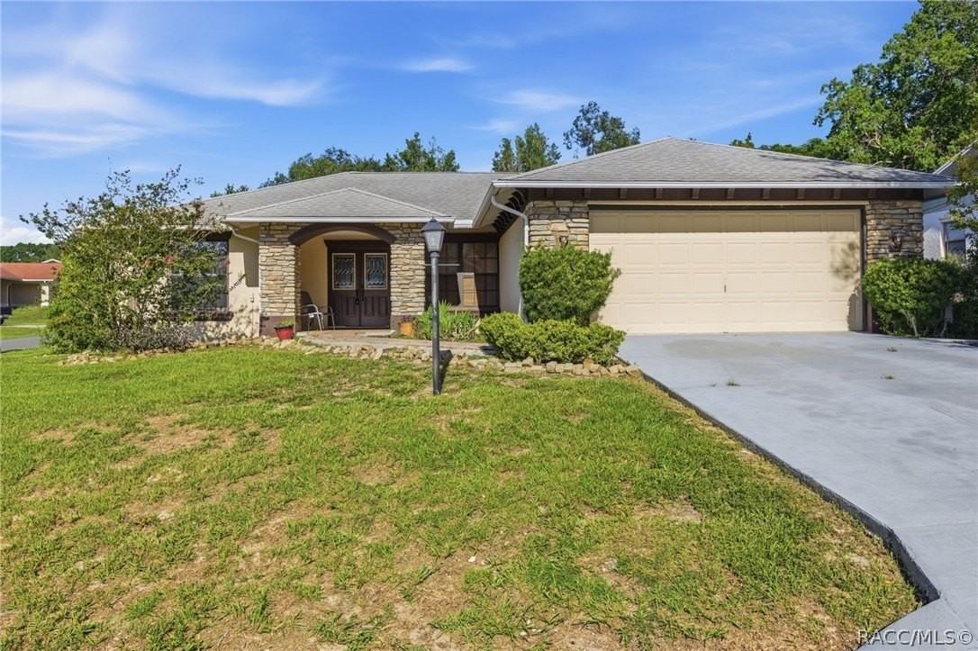 3632 N Honeylocust Dr - Photo 2 of 29