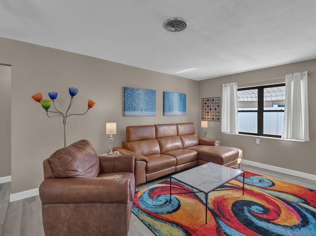 476 19th Pl - Photo 4 of 36