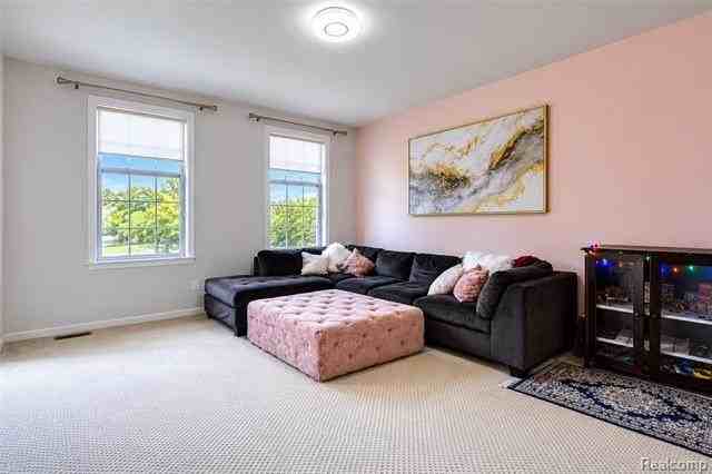 50873 Scarborough Rd - Photo 3 of 33
