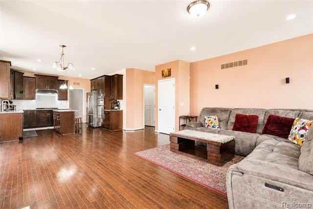 50873 Scarborough Rd - Photo 7 of 33