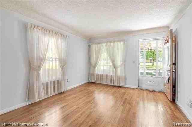 18535 Audette St - Photo 5 of 22