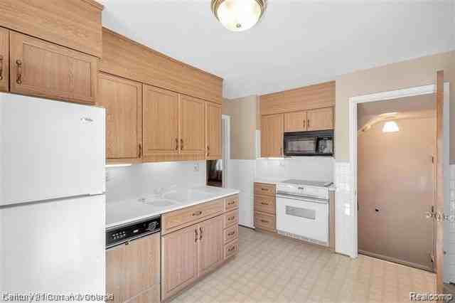 18535 Audette St - Photo 7 of 22