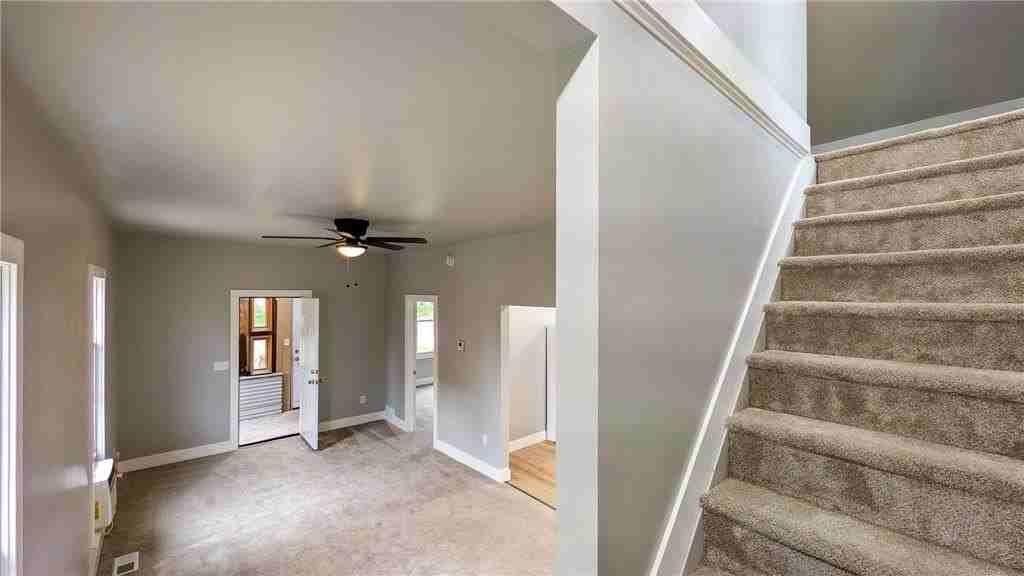 624 E Hawthorne St - Photo 3 of 22