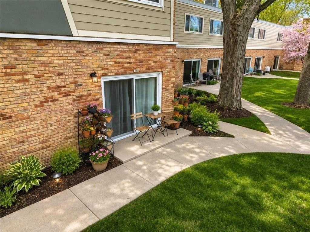 7305 W Franklin Ave - Photo 2 of 6