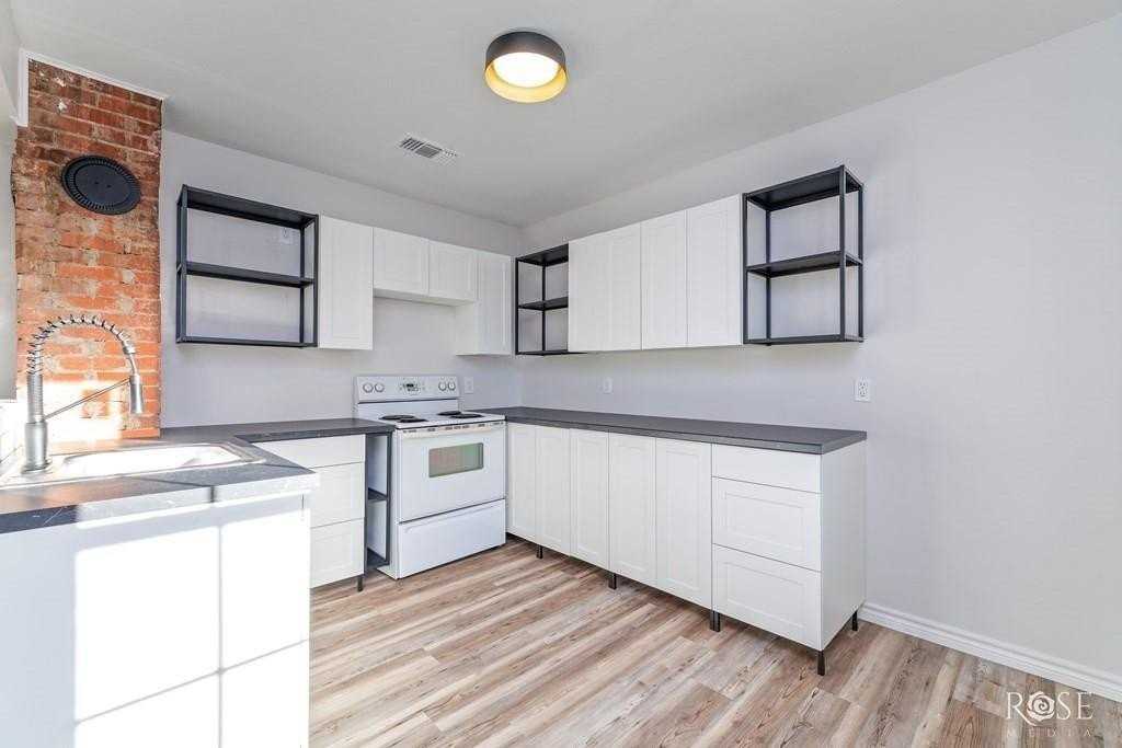 38 W 13th St - Photo 6 of 13