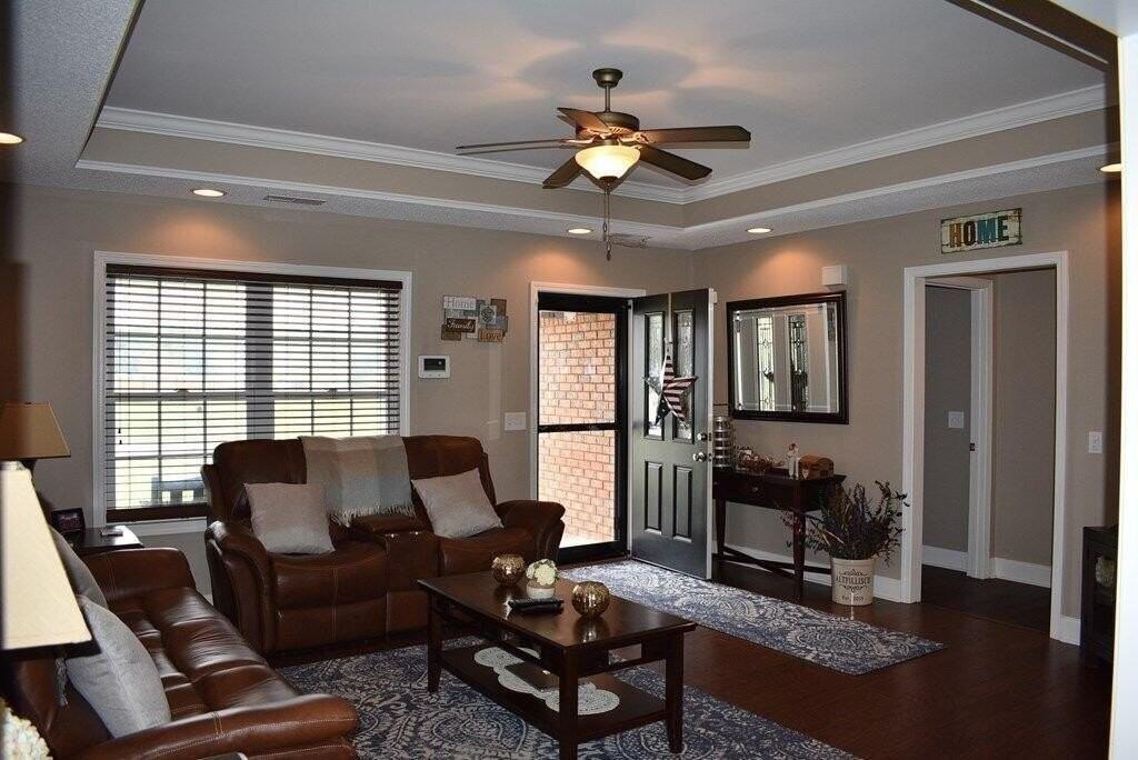 3950 Cantle Dr - Photo 2 of 14