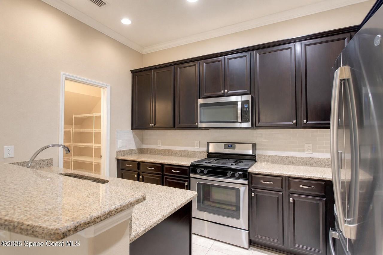 8810 Napolo Dr - Photo 5 of 47