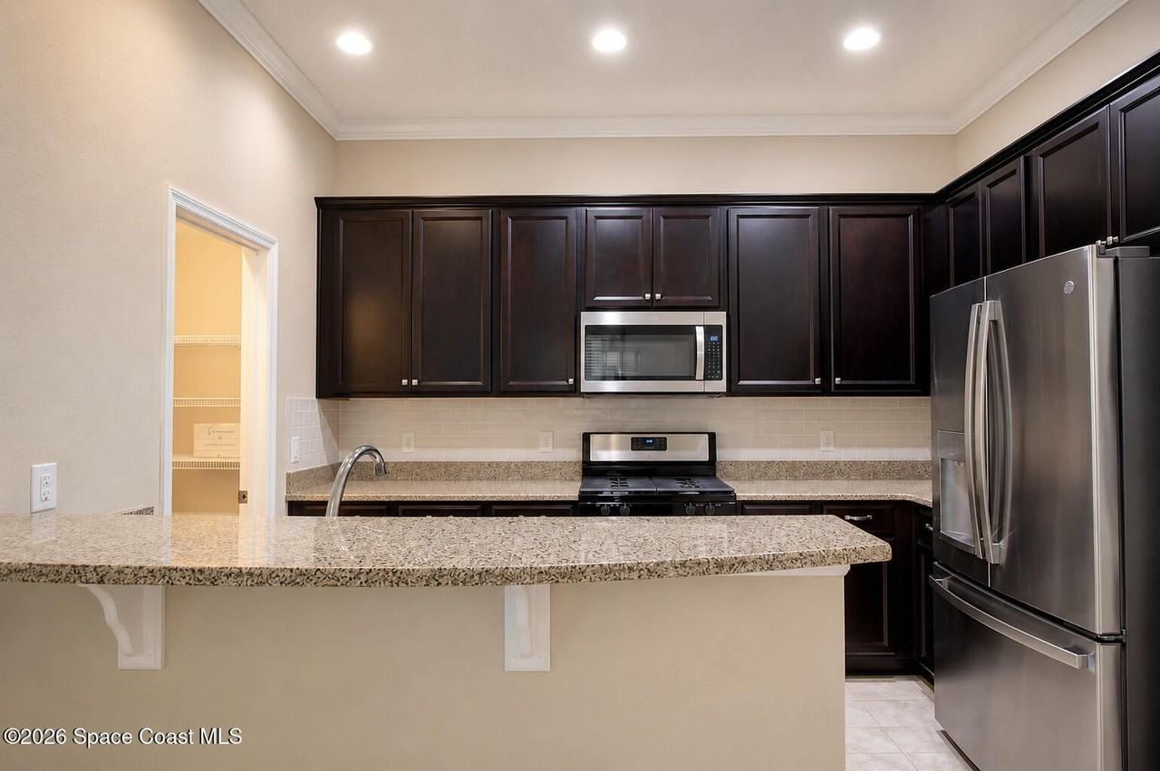 8810 Napolo Dr - Photo 6 of 47
