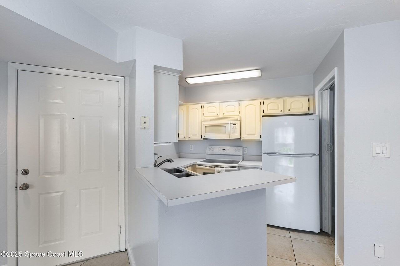 1850 Charlesmont Dr #126 - Photo 6 of 30