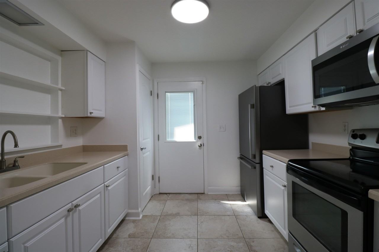 206 Phoenetia Dr - Photo 4 of 19