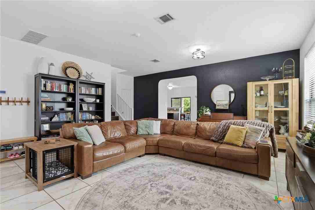 1083 Tumbleweed Trl - Photo 4 of 32