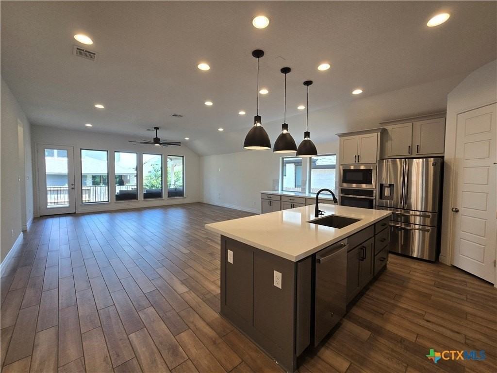 2216 Prado Dr - Photo 3 of 23