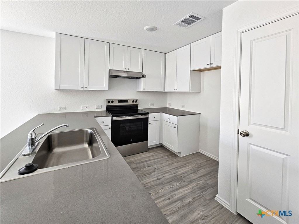 805 Riviera Ct - Photo 2 of 22