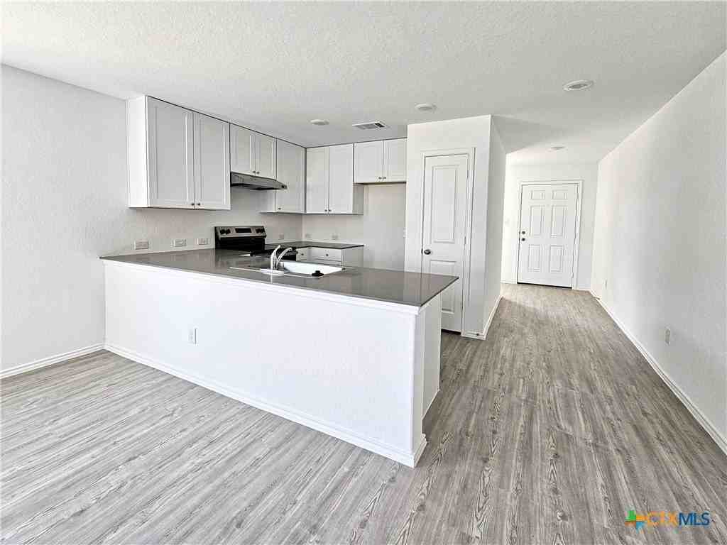 805 Riviera Ct - Photo 3 of 22