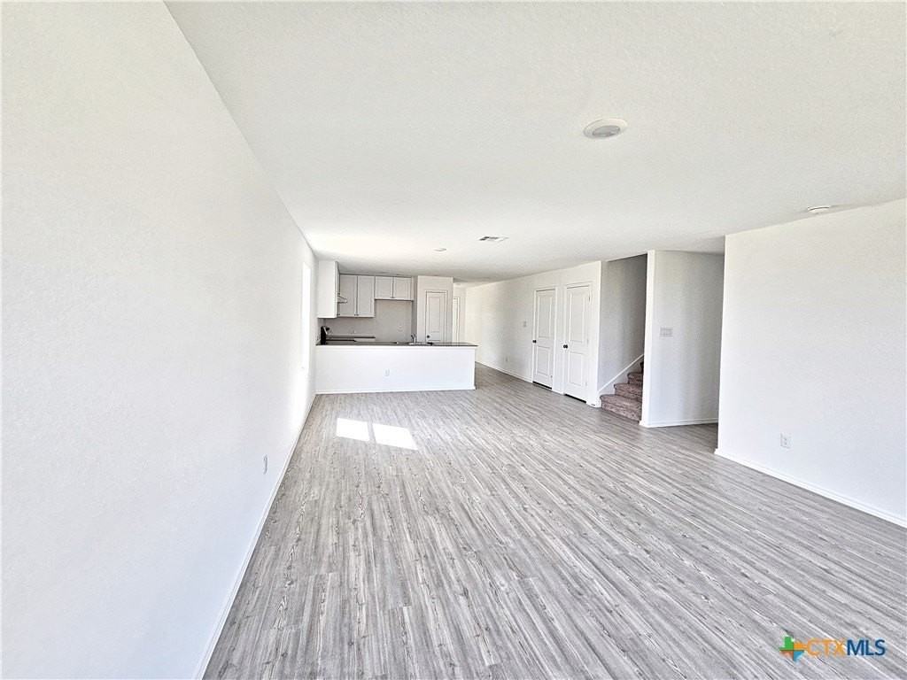 805 Riviera Ct - Photo 7 of 22