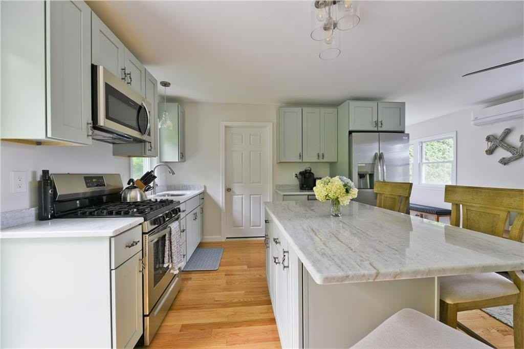 46 Maple St - Photo 4 of 13