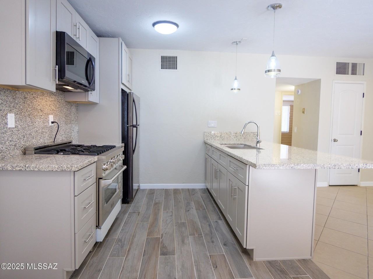 2355 E 17th St - Photo 5 of 21