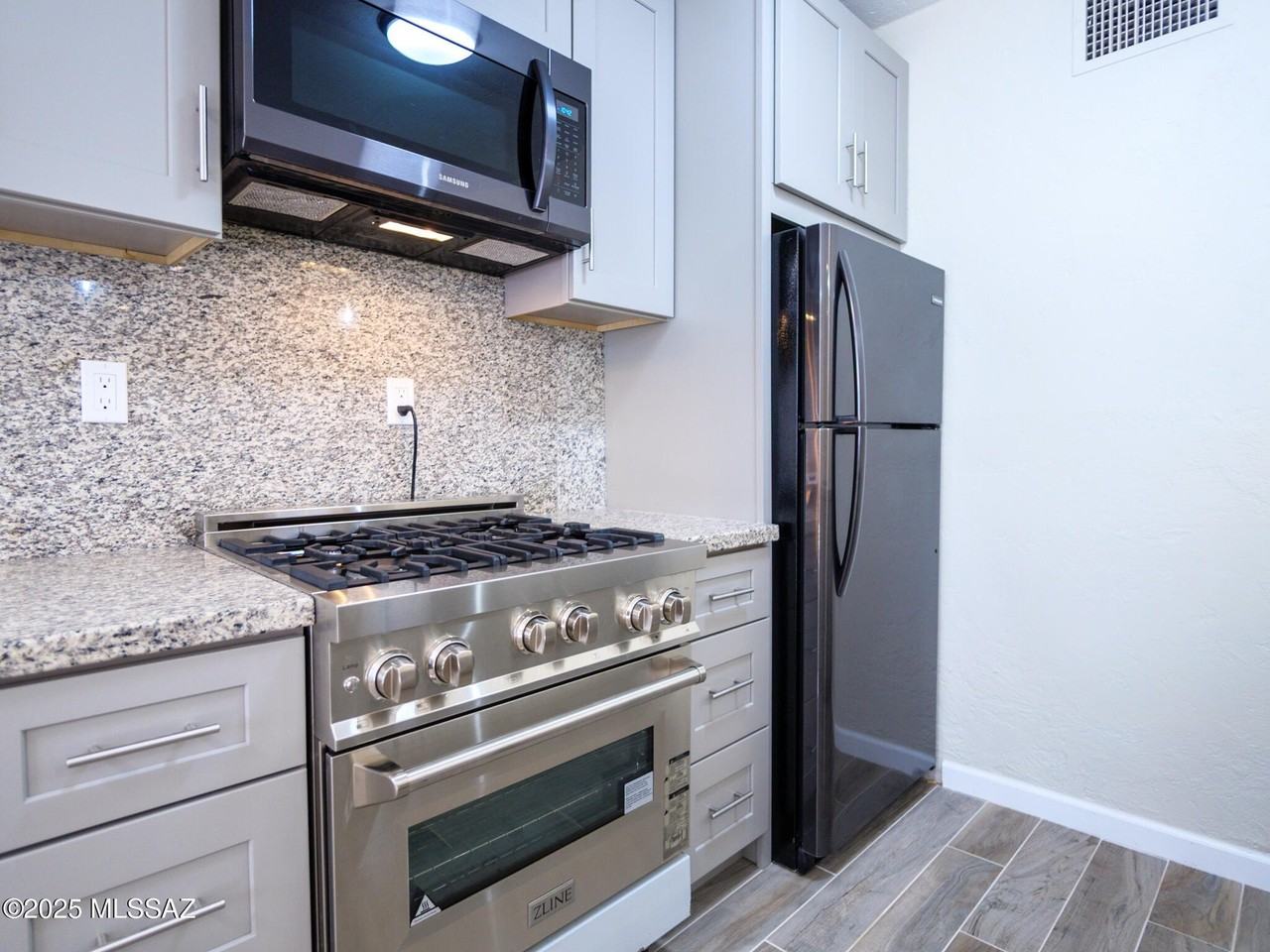 2355 E 17th St - Photo 6 of 21