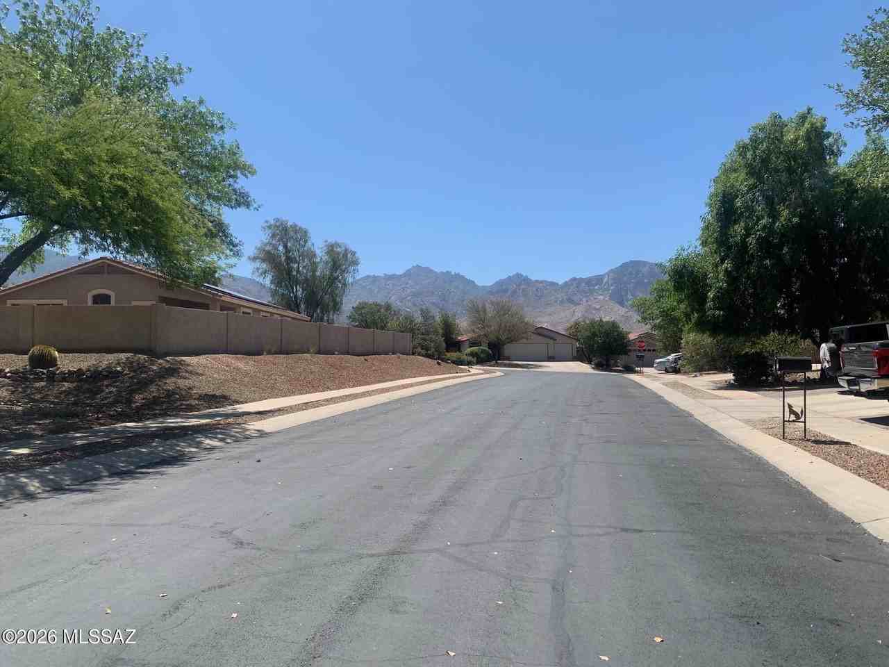 2514 E Petroglyph Ln - Photo 2 of 23