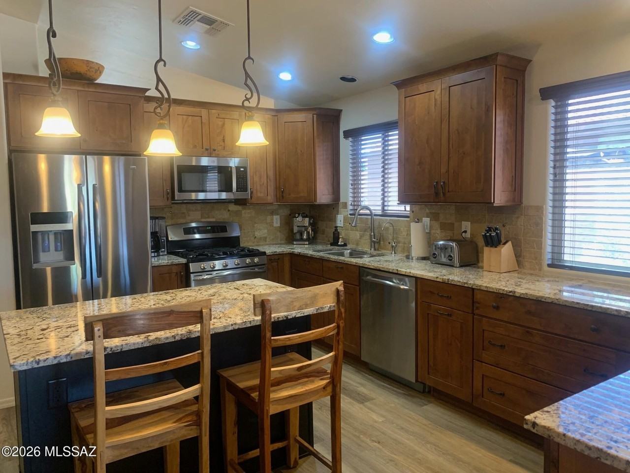 2514 E Petroglyph Ln - Photo 3 of 23