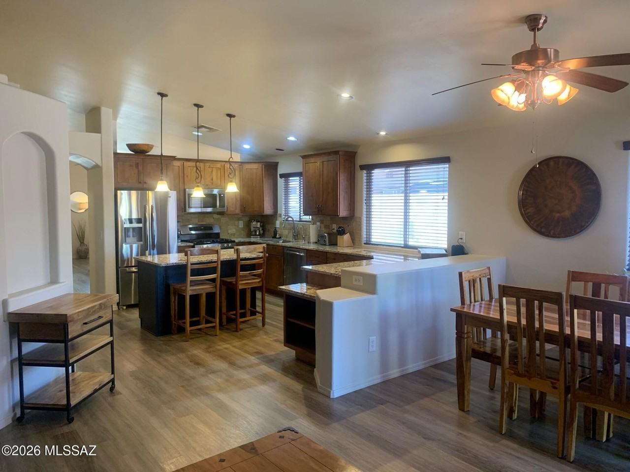 2514 E Petroglyph Ln - Photo 4 of 23