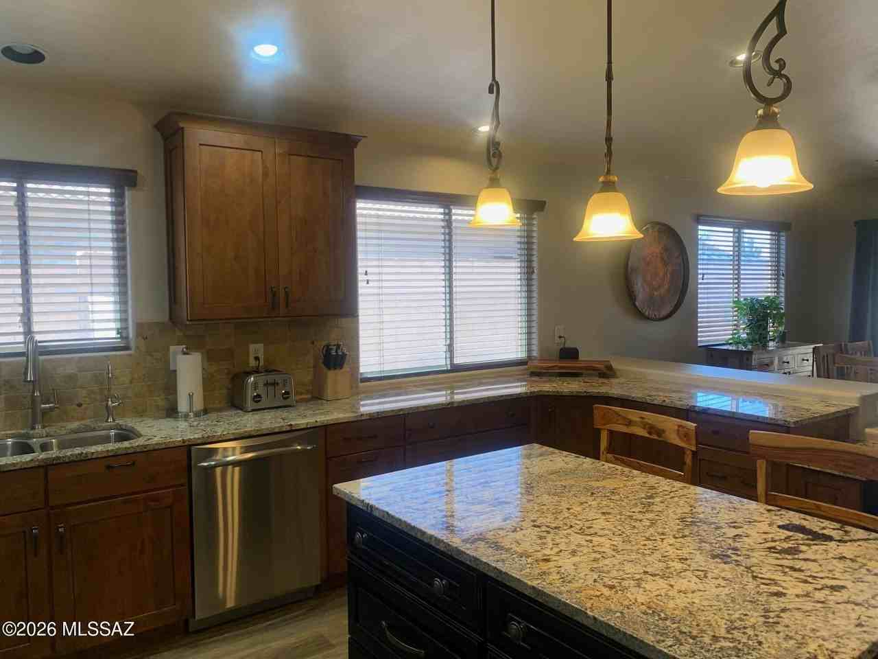 2514 E Petroglyph Ln - Photo 5 of 23