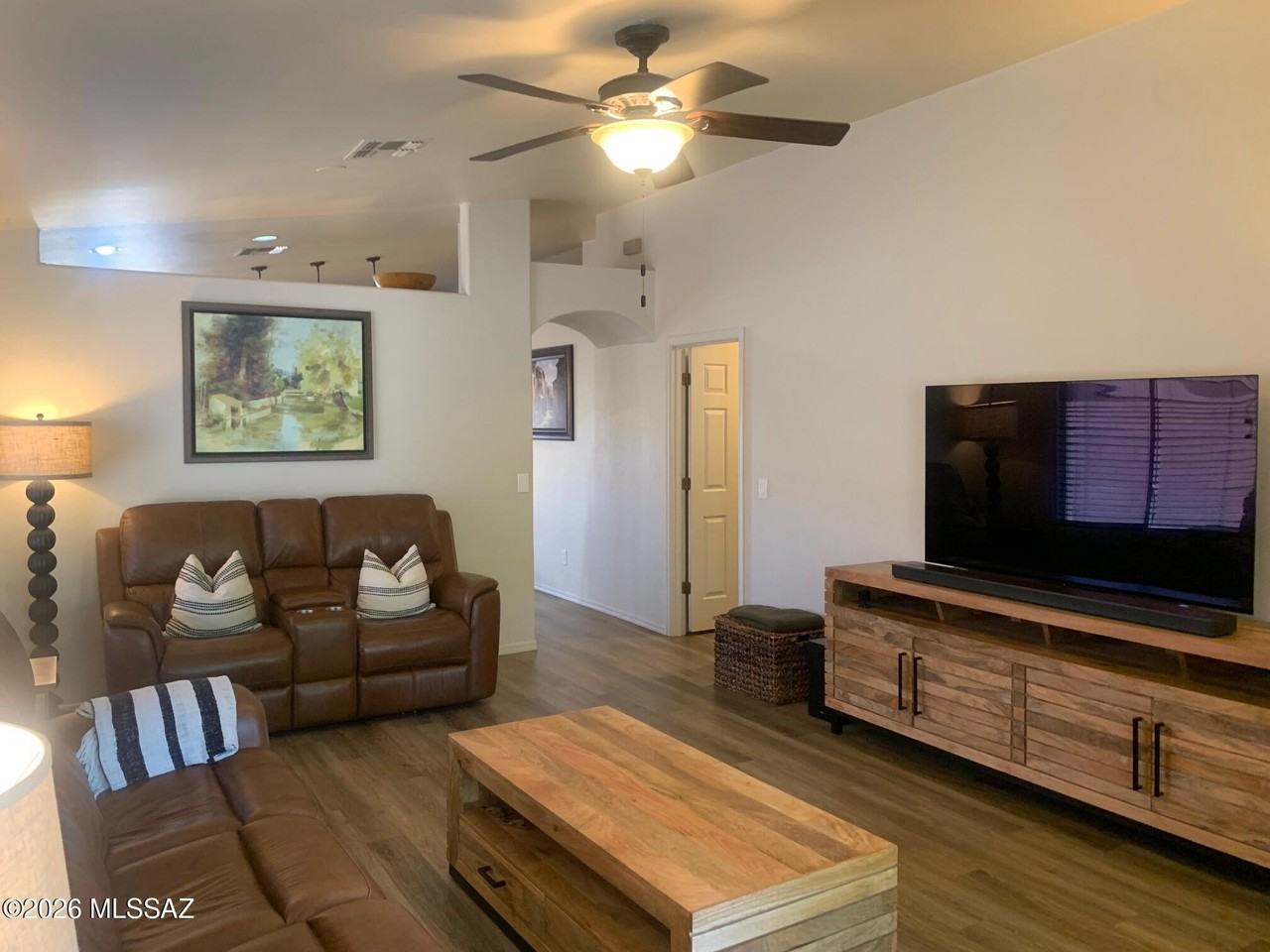 2514 E Petroglyph Ln - Photo 6 of 23