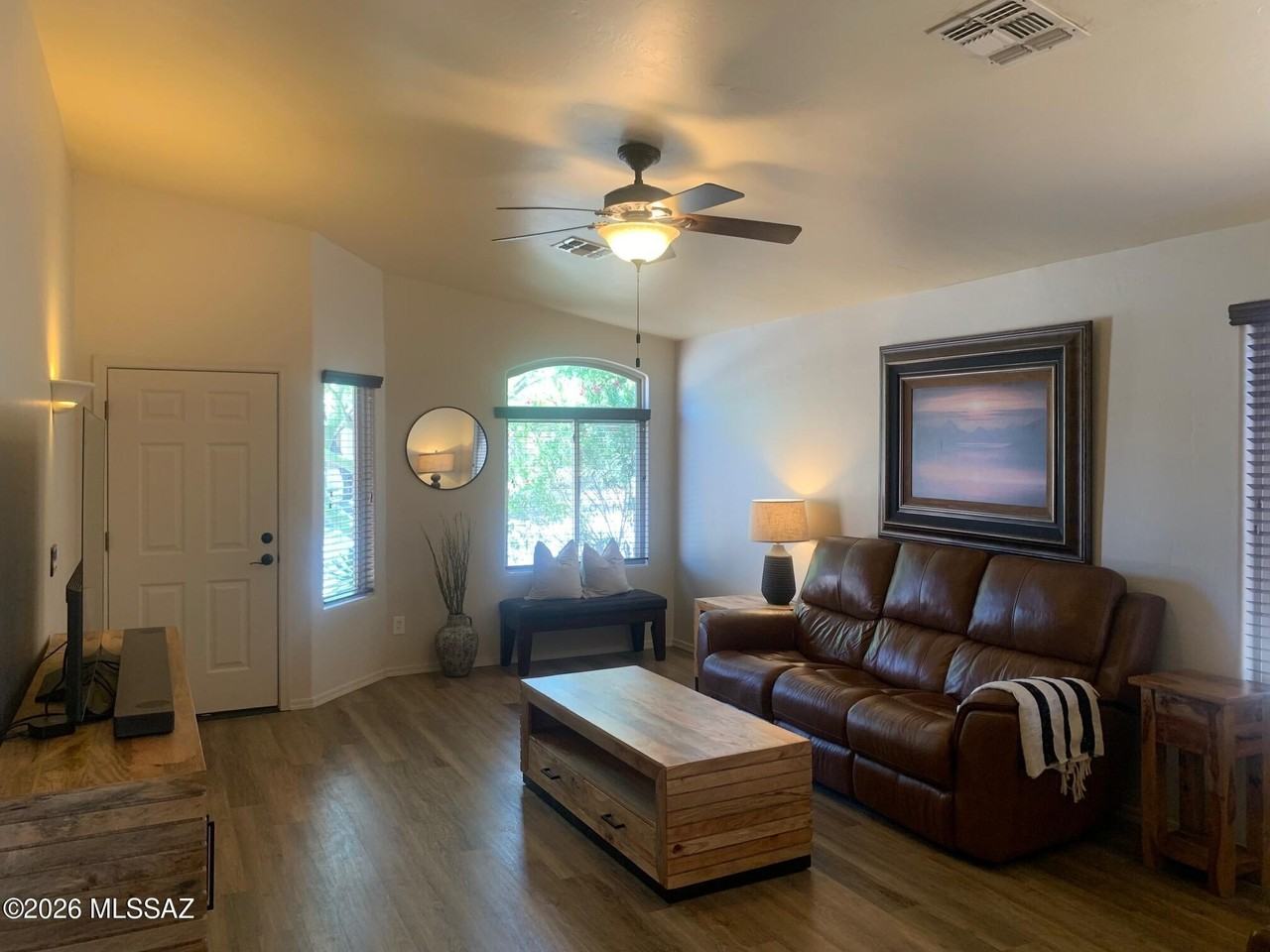 2514 E Petroglyph Ln - Photo 7 of 23