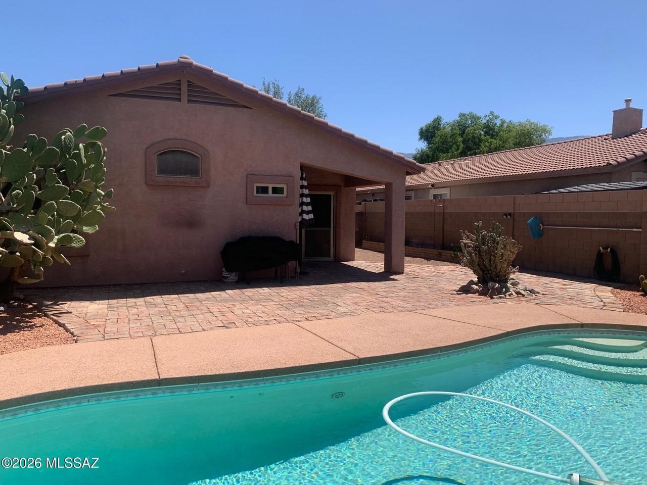 2514 E Petroglyph Ln