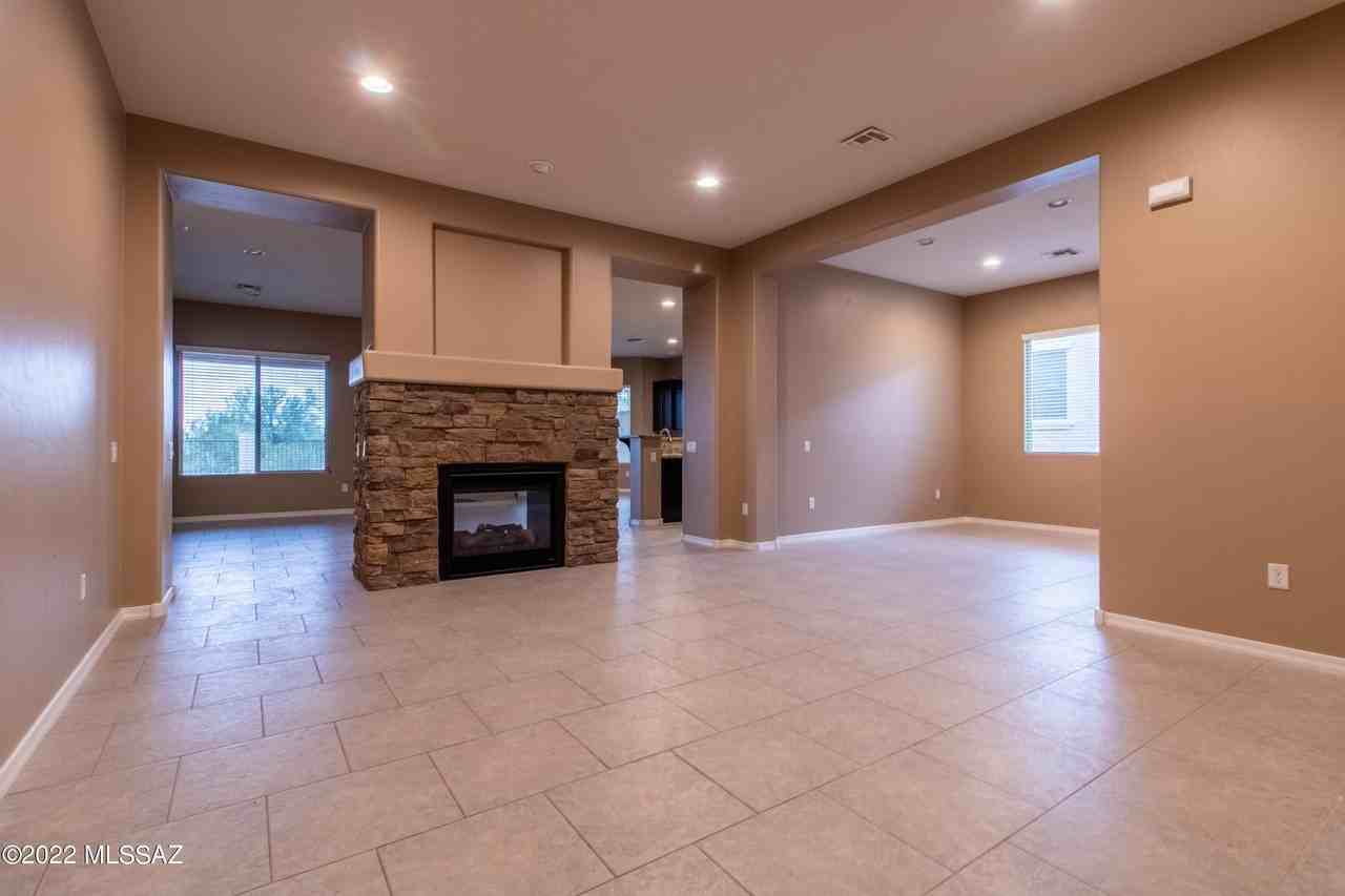 12565 N Golden Mirror Dr