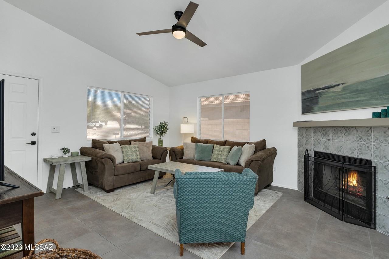 5537 W Panther Butte St