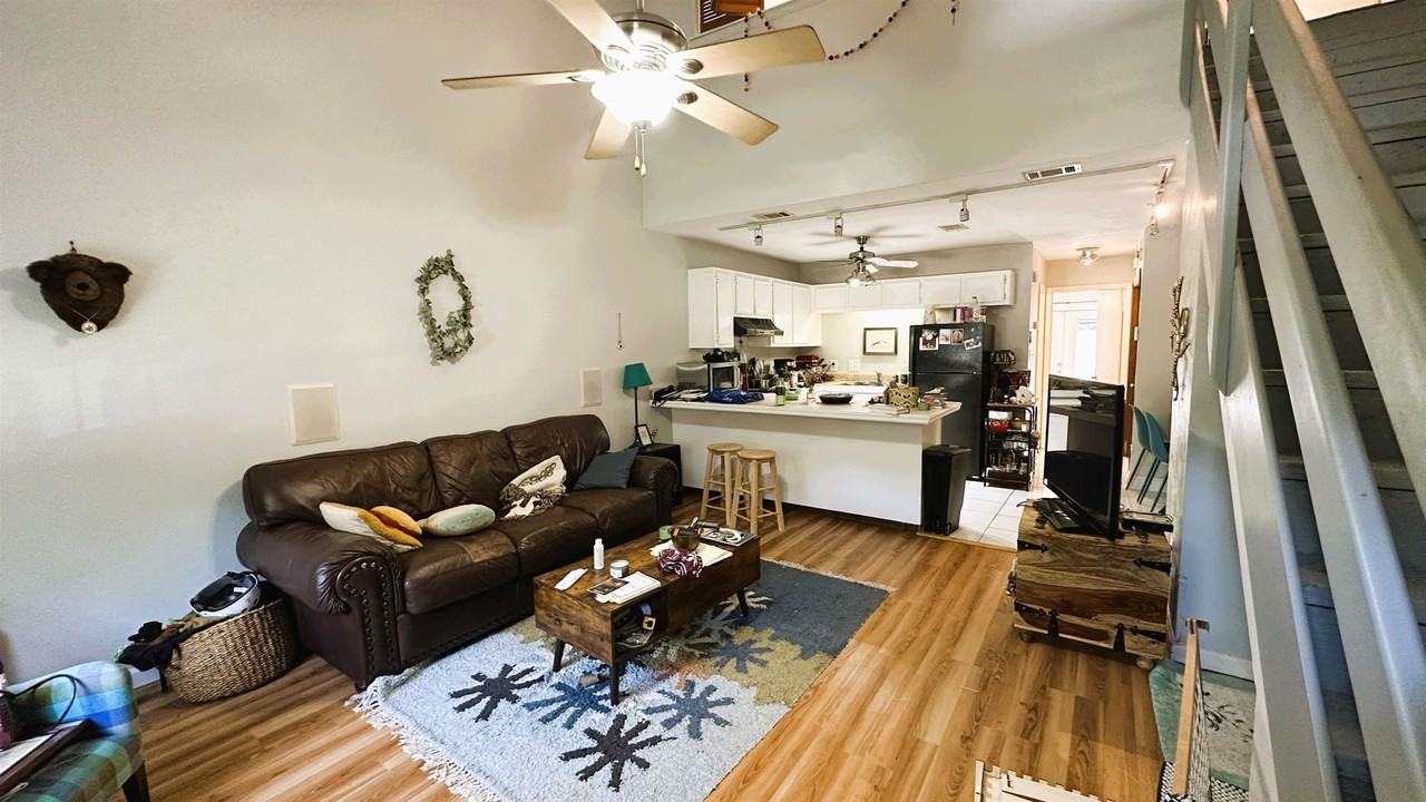 1059 Ocala Rd - Photo 2 of 19