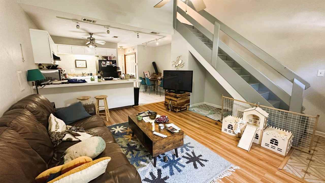 1059 Ocala Rd - Photo 3 of 19